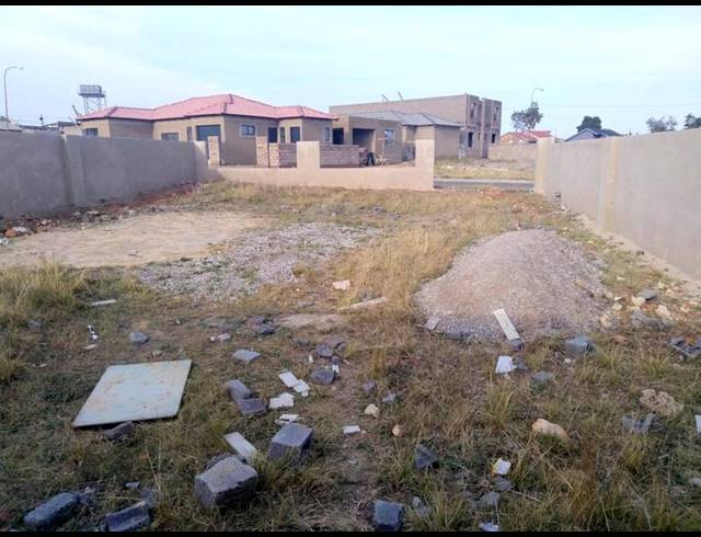 LAND FOR SALE IN MEADOWLANDS